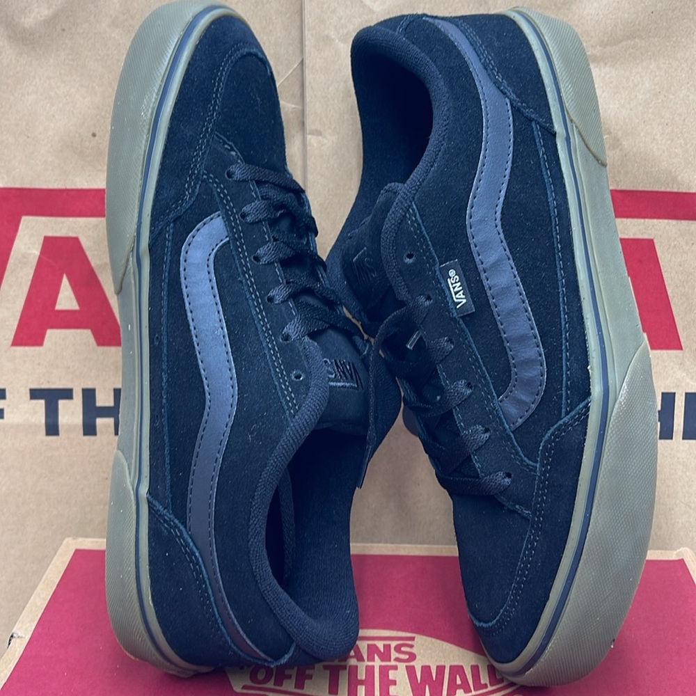 Vans WMNS Bearcat Black/Dark Gum
VN000DT239L
Sneakers - Picture 11 of 16